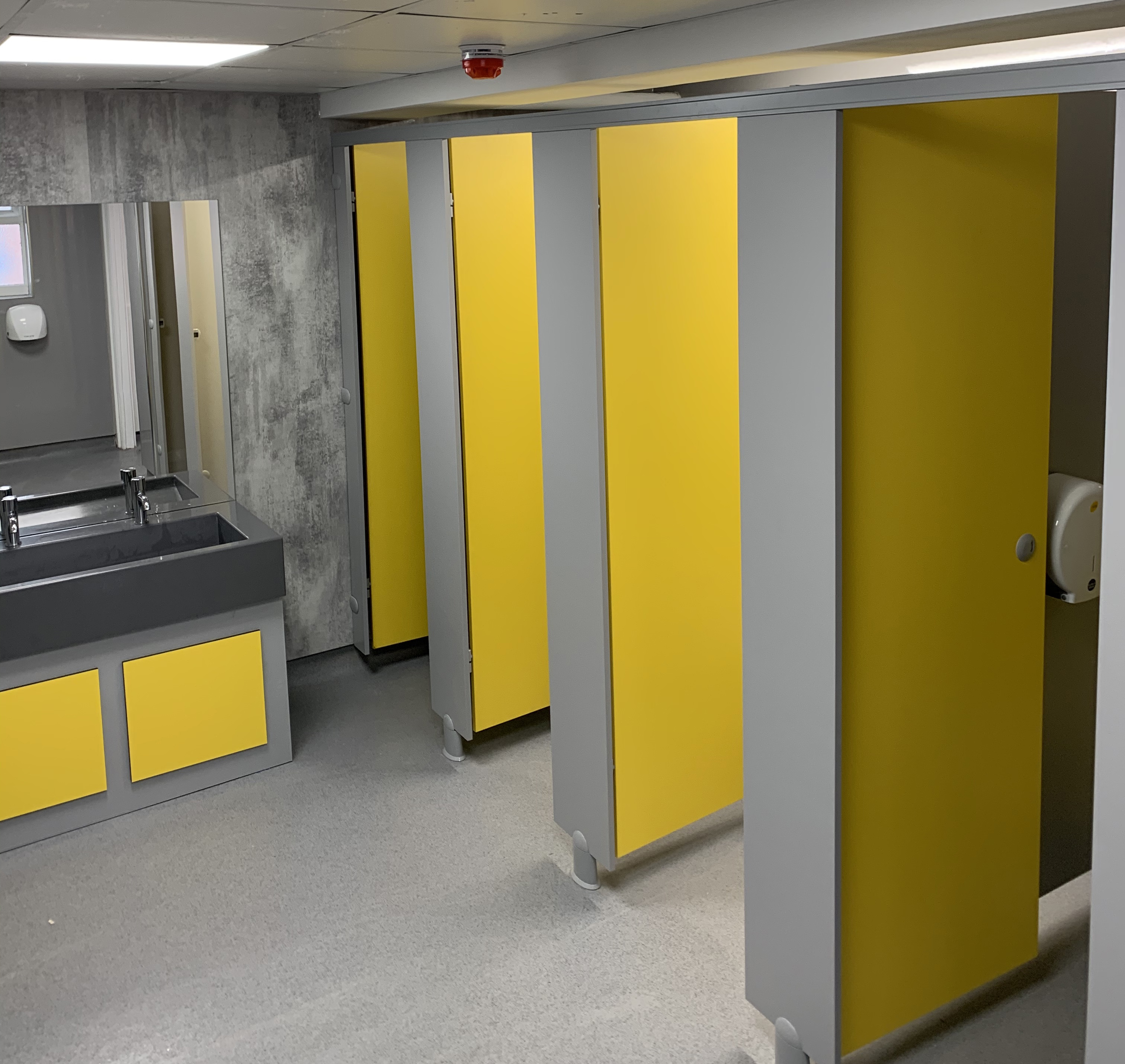 venesta-washrooms-toilet-cubicles-award-solid-surface-washtrough-vepps-ips-marian-vian-primary-school-hr