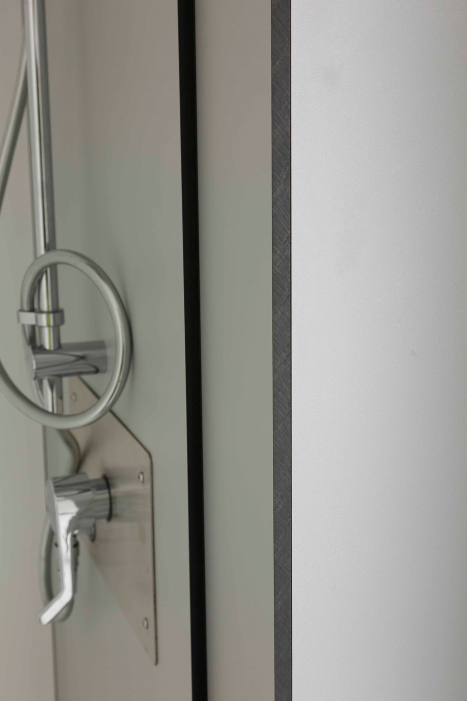 venesta-washrooms-vepps-healthcare-ips-panelling-wall-pre-plumbed-shower-queen-elizabeth-hospital