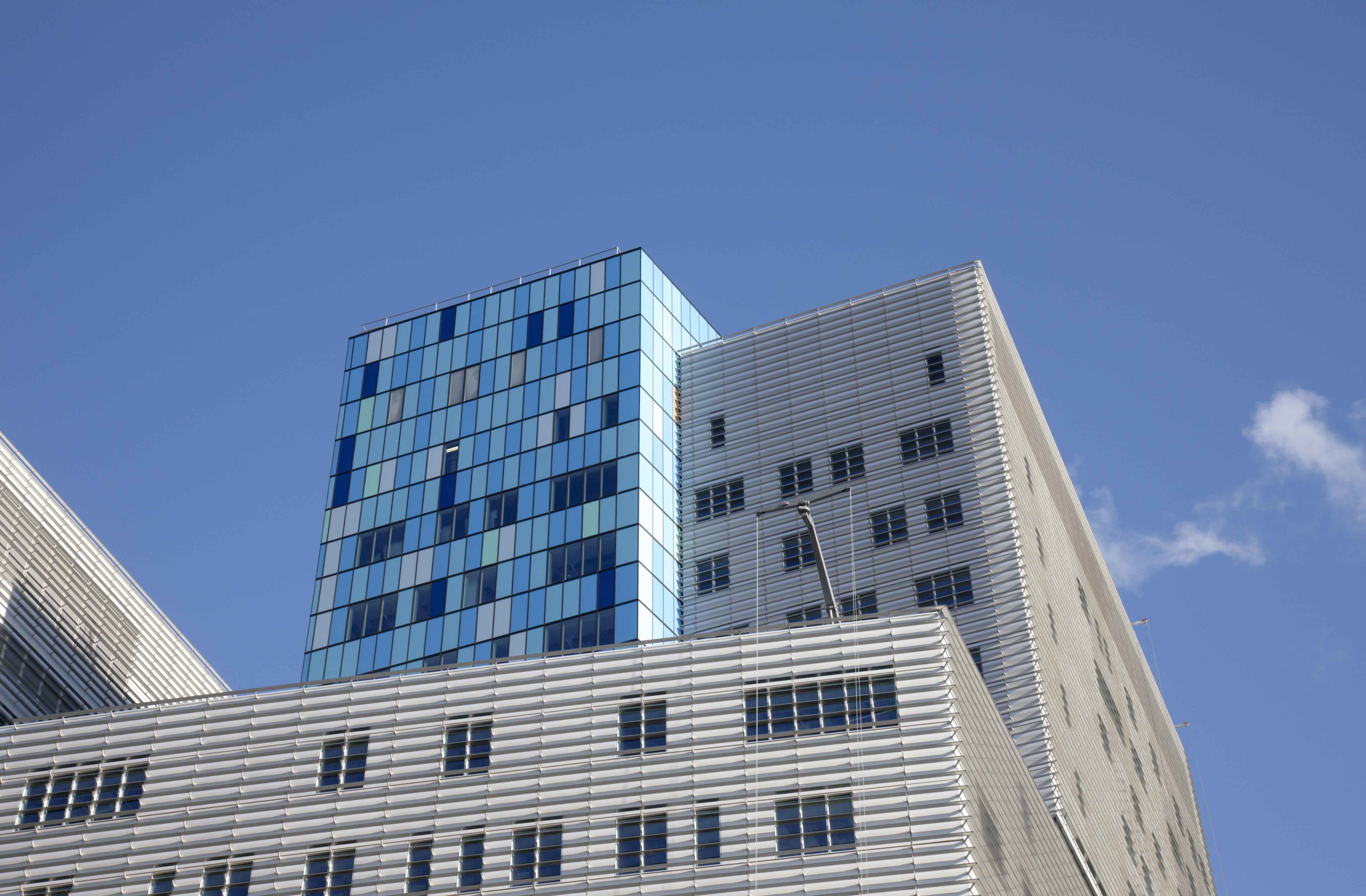 venesta-washrooms-toilet-cubicles-award-vanity-unit-vepps-healthcare-royal-london-hospital