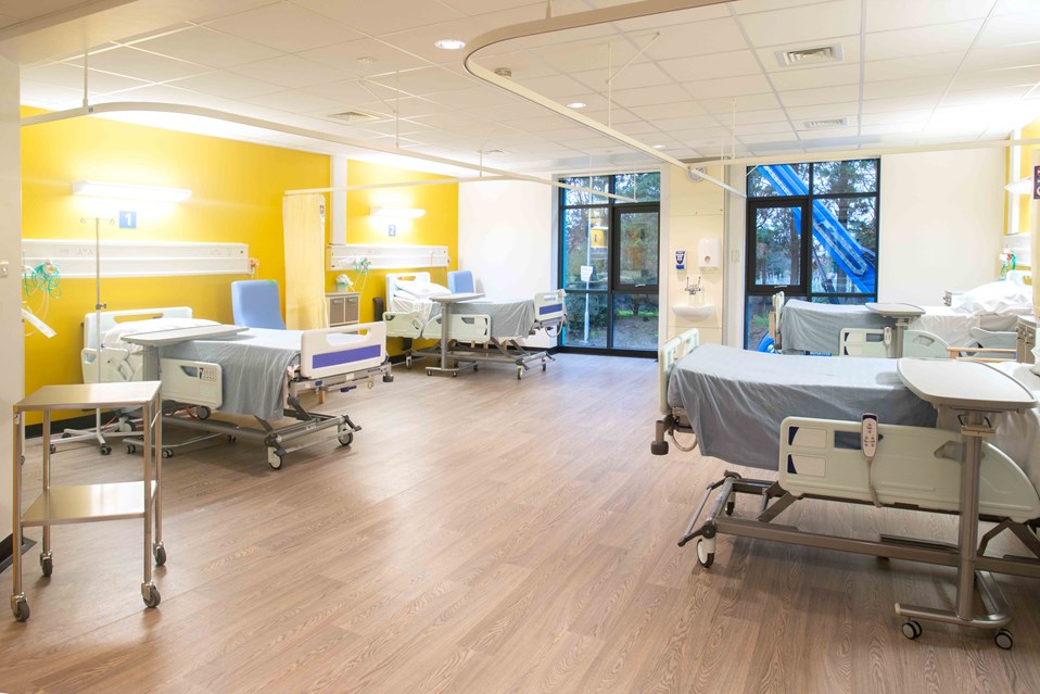 venesta-washrooms-vepps-healthcare-ips-panelling-boxed-out-unit-ward-queen-elizabeth-hospital3
