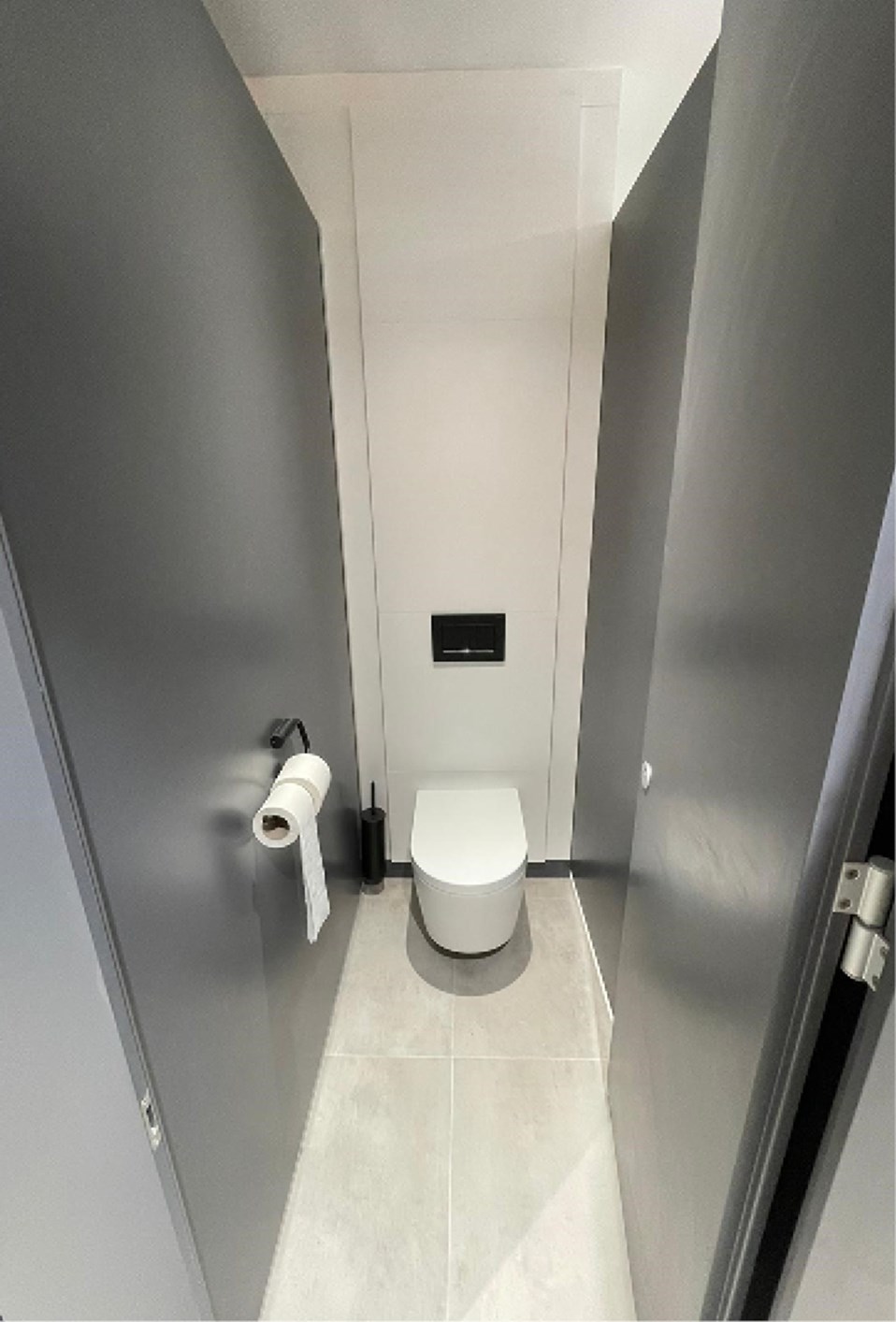 venesta-washrooms-case-study-malvern-house-toilet-cubicles-vepps-ips-colourcoat
