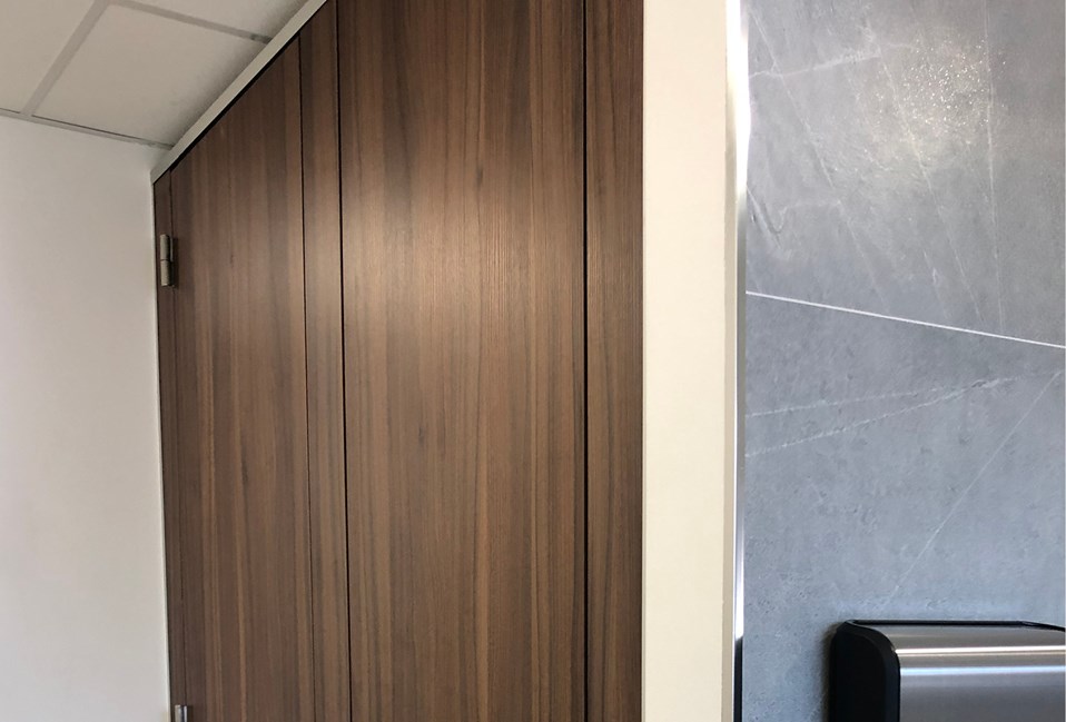 Venesta Washrooms Toilet Cubicles Ips Vepps Office Washroom Renovation4