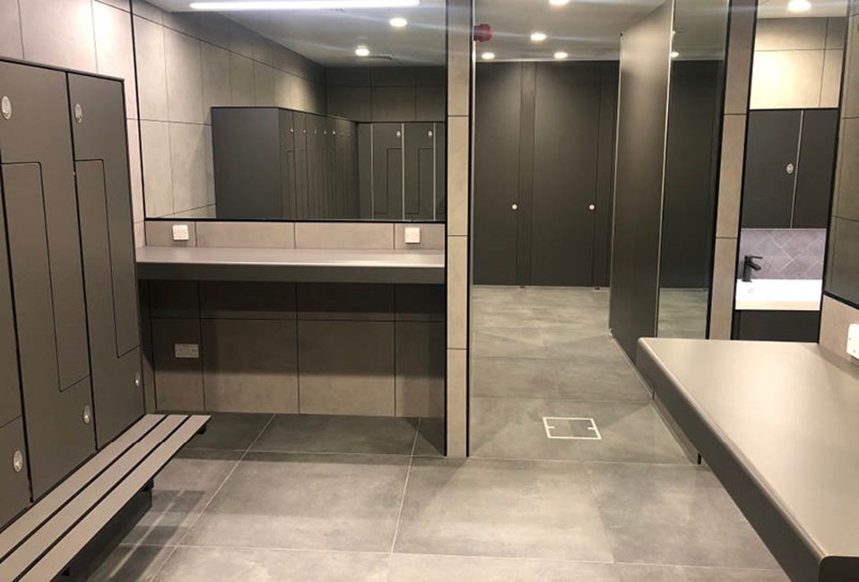 venesta-washrooms-case-study-termini-arkle-road-dublin-toilet-cubicles-panelling-lockers-benches4