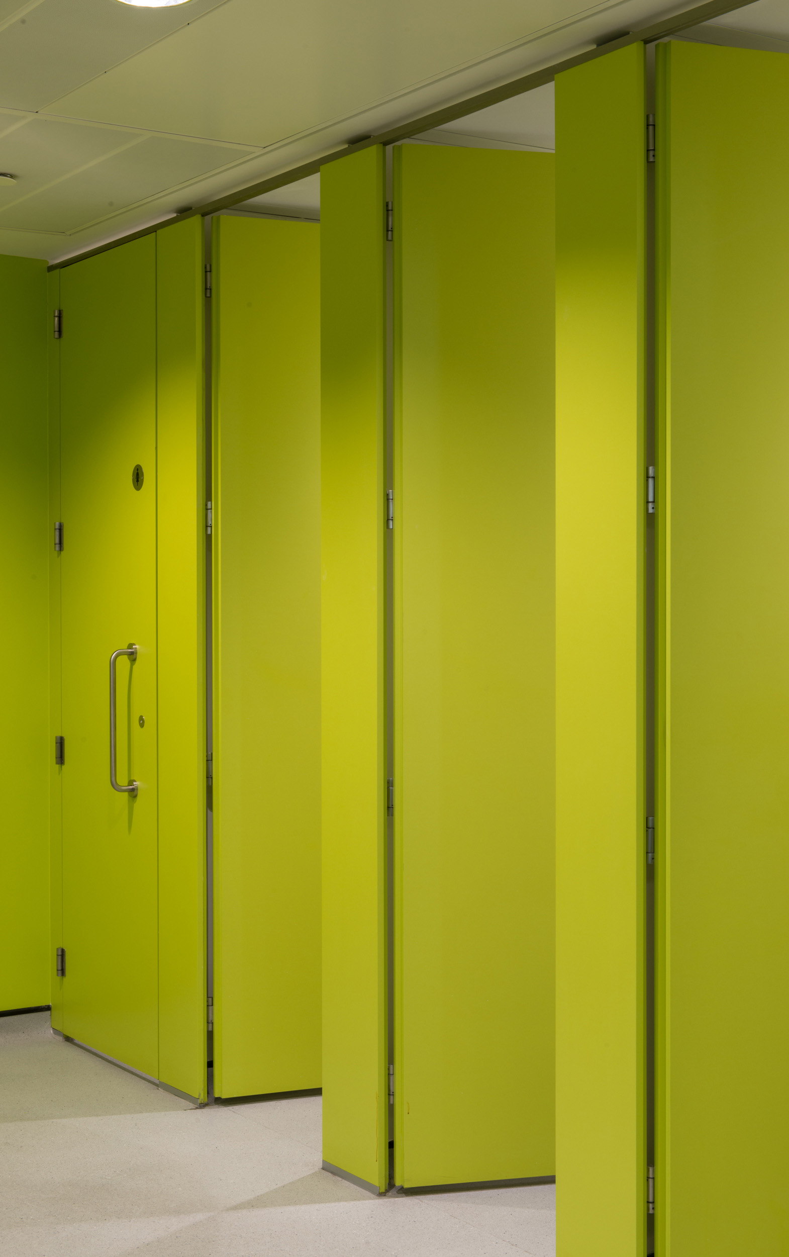 venesta-washrooms-toilet-cubicles-unity-full-height-school-toilets-isaac-newton-academy6