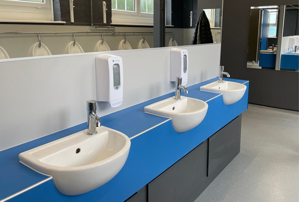 venesta-washrooms-toilet-cubicles-ips-wimbledon-chase-primary-school-5
