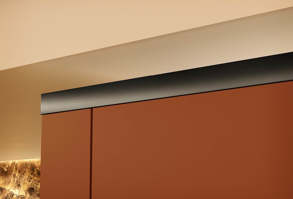 venesta-washrooms-toilet-cubicles-infinite-full-height-black-fittings