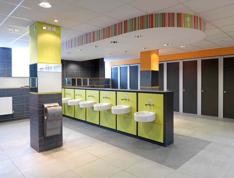 venesta-washrooms-toilet-cubicles-centurion-ips-vepps-pre-plumbed-panel-panels-panelling-tudor-grange-academy7