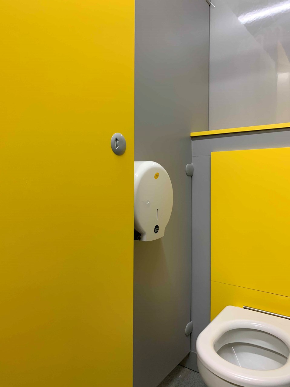 venesta-washrooms-toilet-cubicles-award-vepps-ips-panelling-wc-marian-vian-primary-school-girls2