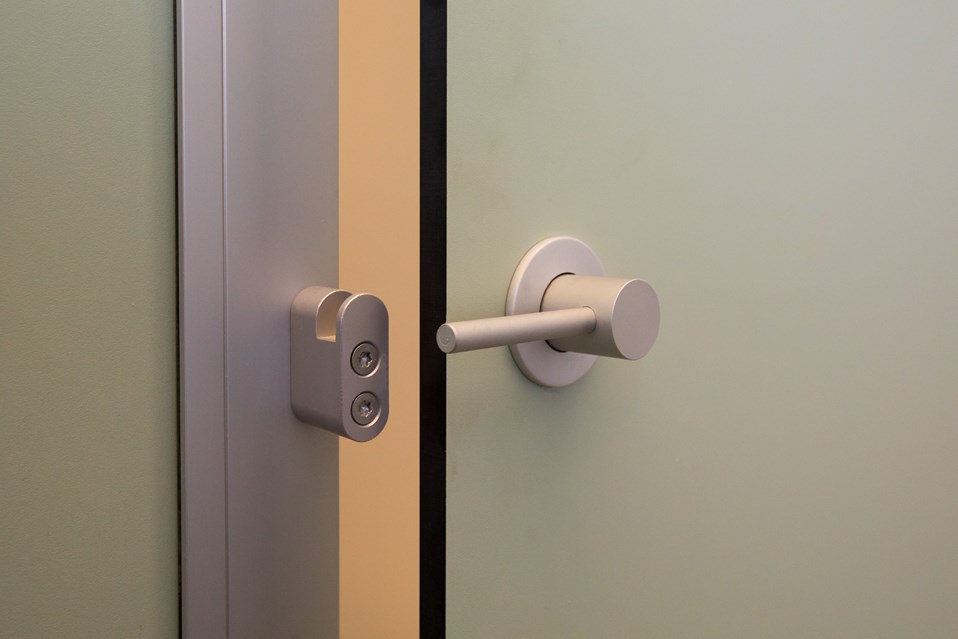 venesta-washrooms-toilet-cubicle-cubicles-fusion-indicator-bolt-dover-castle