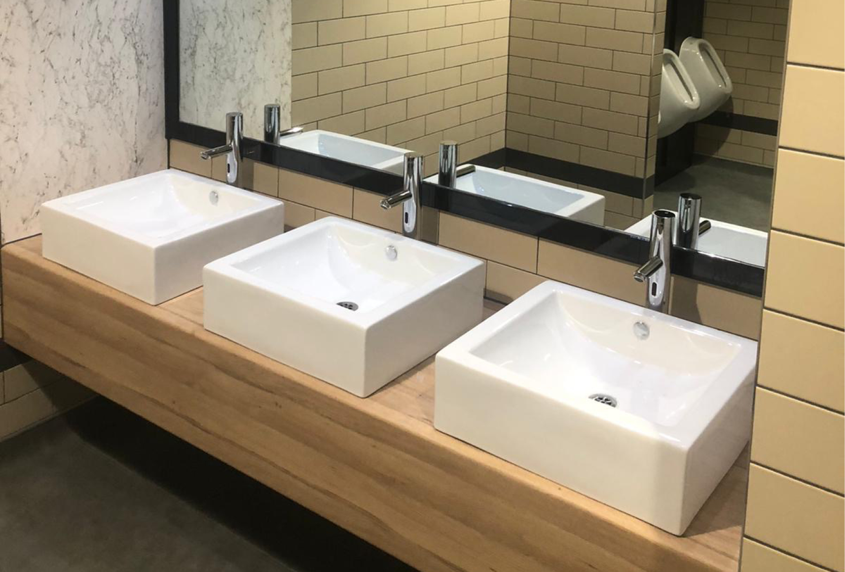venesta-washrooms-case-study-microsoft-campus-reading-office-toilet-cubicles-award3