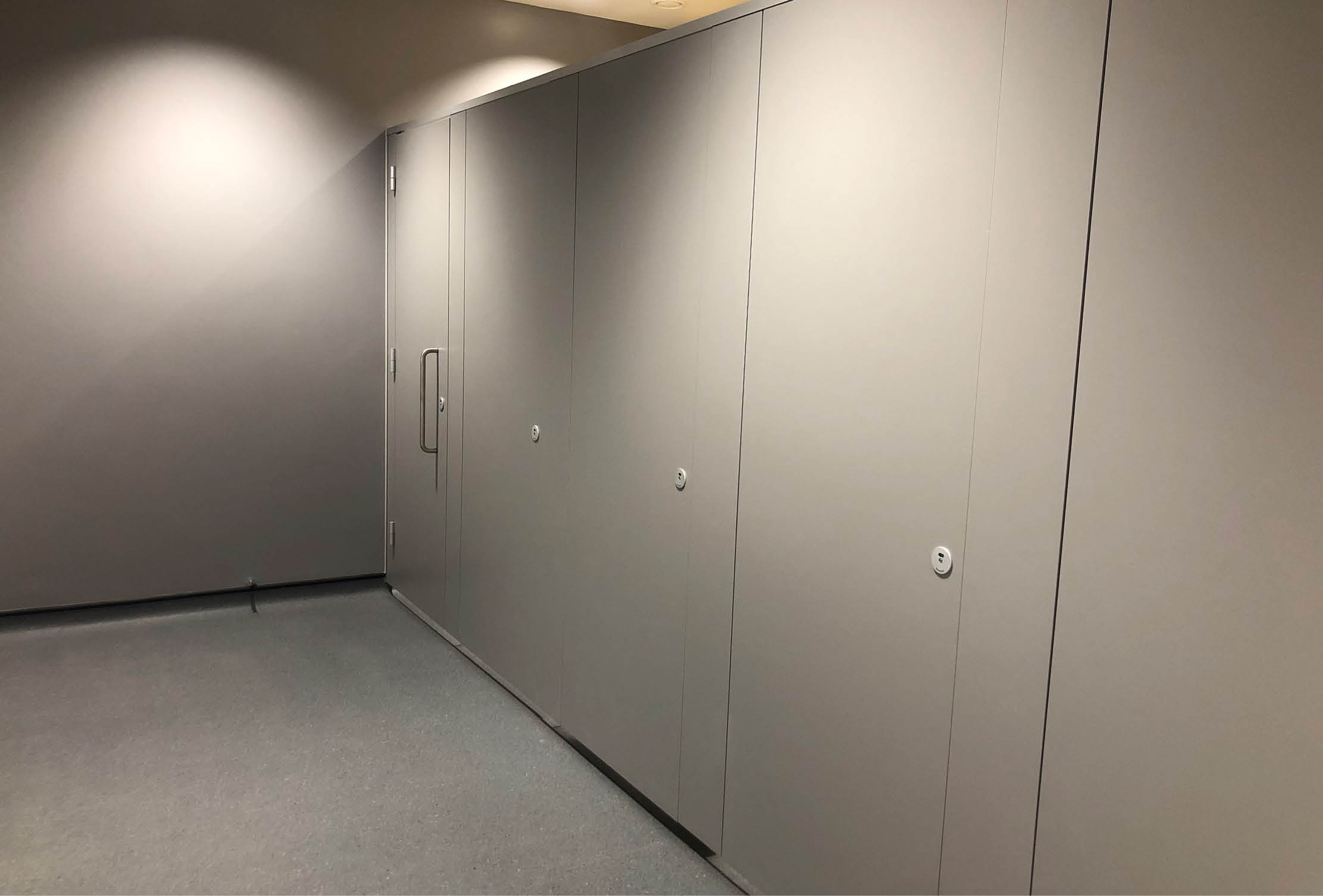 venesta-washrooms-case-study-oaklands-college-toilet-cubicles-unity2