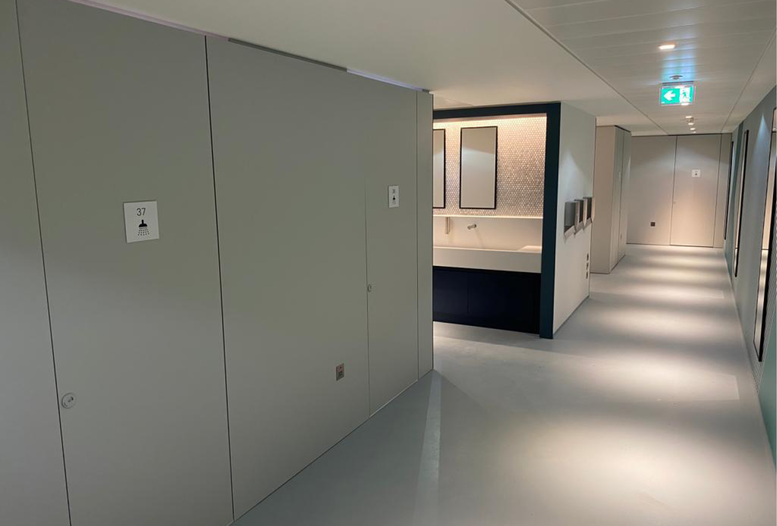 venesta-washrooms-case-study-dublin-landings-unity-full-height-shower-cubicles3