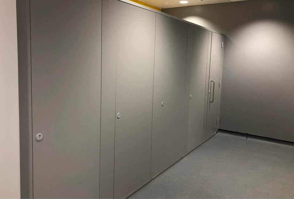 venesta-washrooms-case-study-oaklands-college-toilet-cubicles-unity