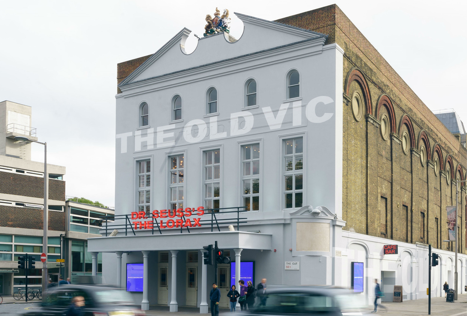 venesta-washrooms-toilet-cubicles-washroom-panelling-the-old-vic-threatre7