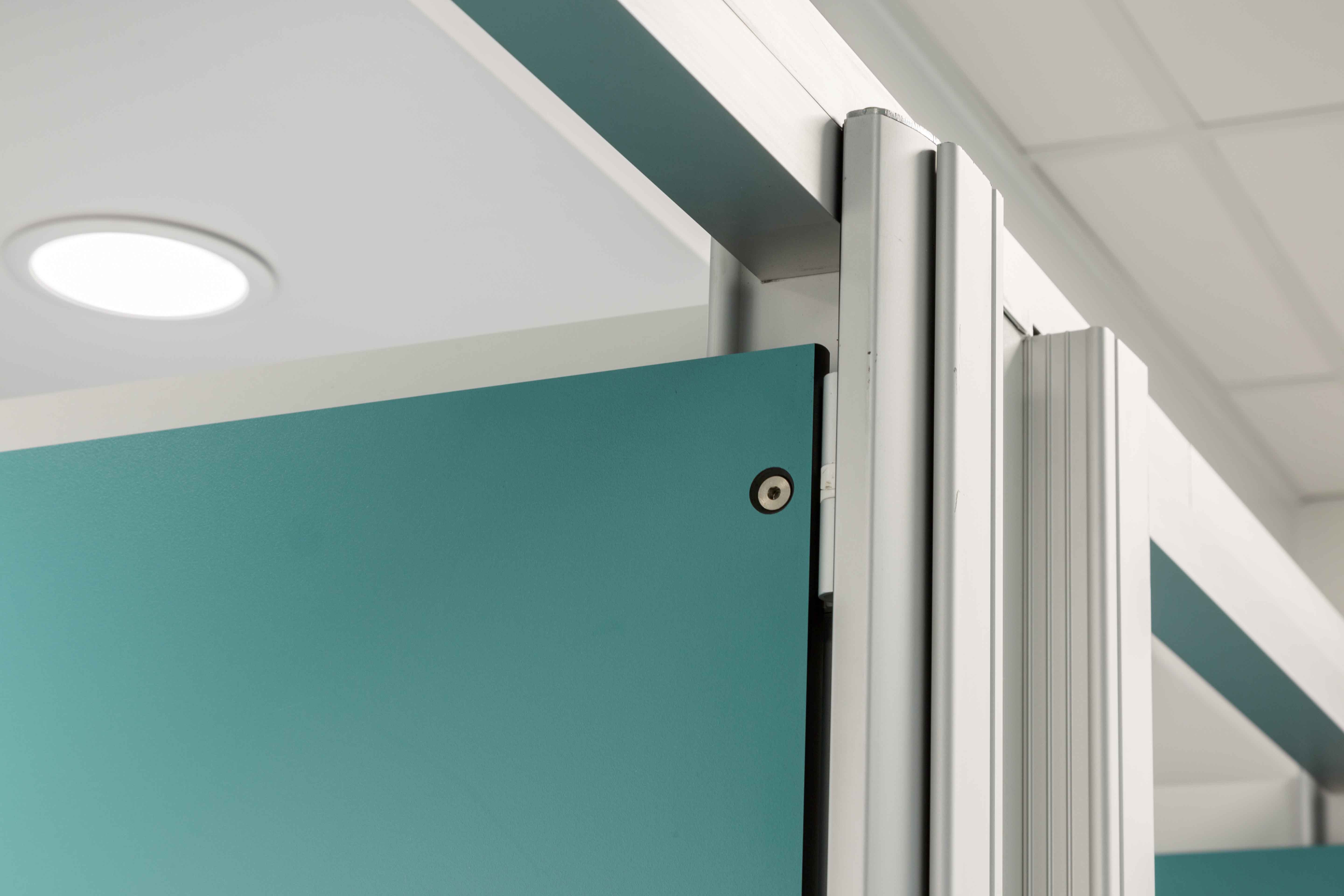 venesta-washrooms-toilet-cubicles-system-m-pilaster-derriford-hospital3