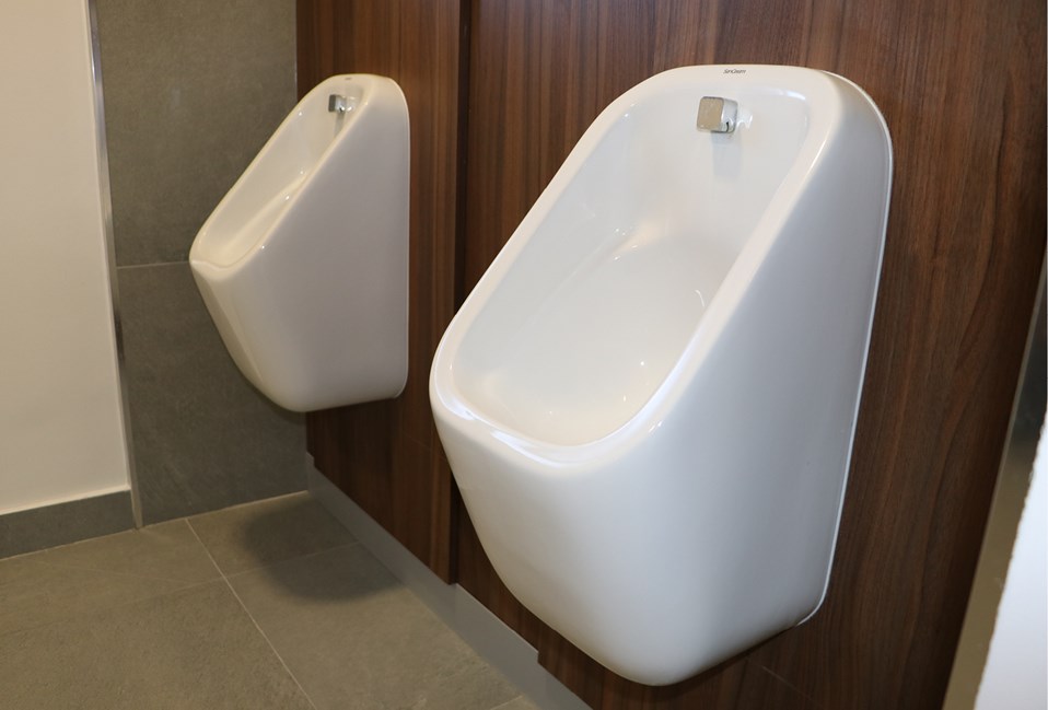 Venesta Washrooms Toilet Cubicles Ips Vepps Office Washroom Renovation5
