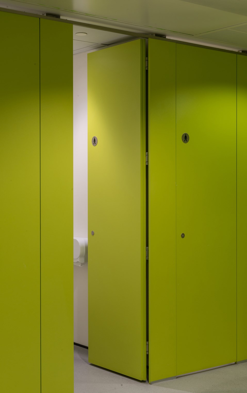 venesta-washrooms-toilet-cubicles-unity-full-height-school-toilets-isaac-newton-academy5