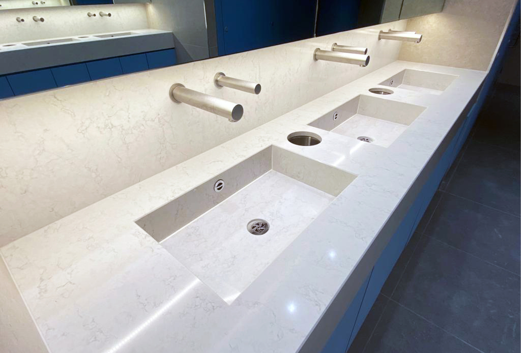 venesta-washrooms-case-study-fibonacci-office-unity-full-height-cubicles-close-up-vanity
