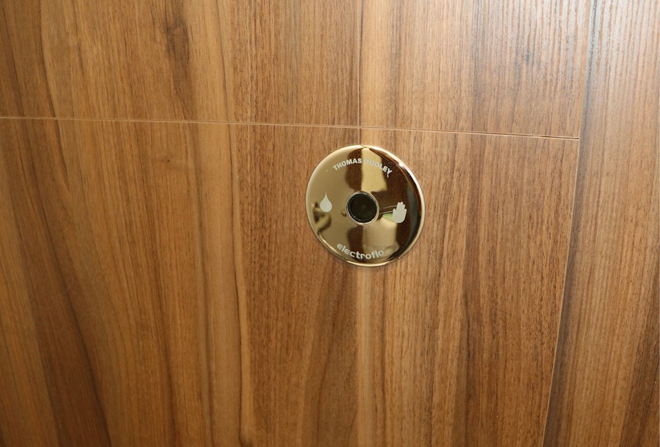 Venesta Washrooms Toilet Cubicles Ips Vepps Office Washroom Renovation8