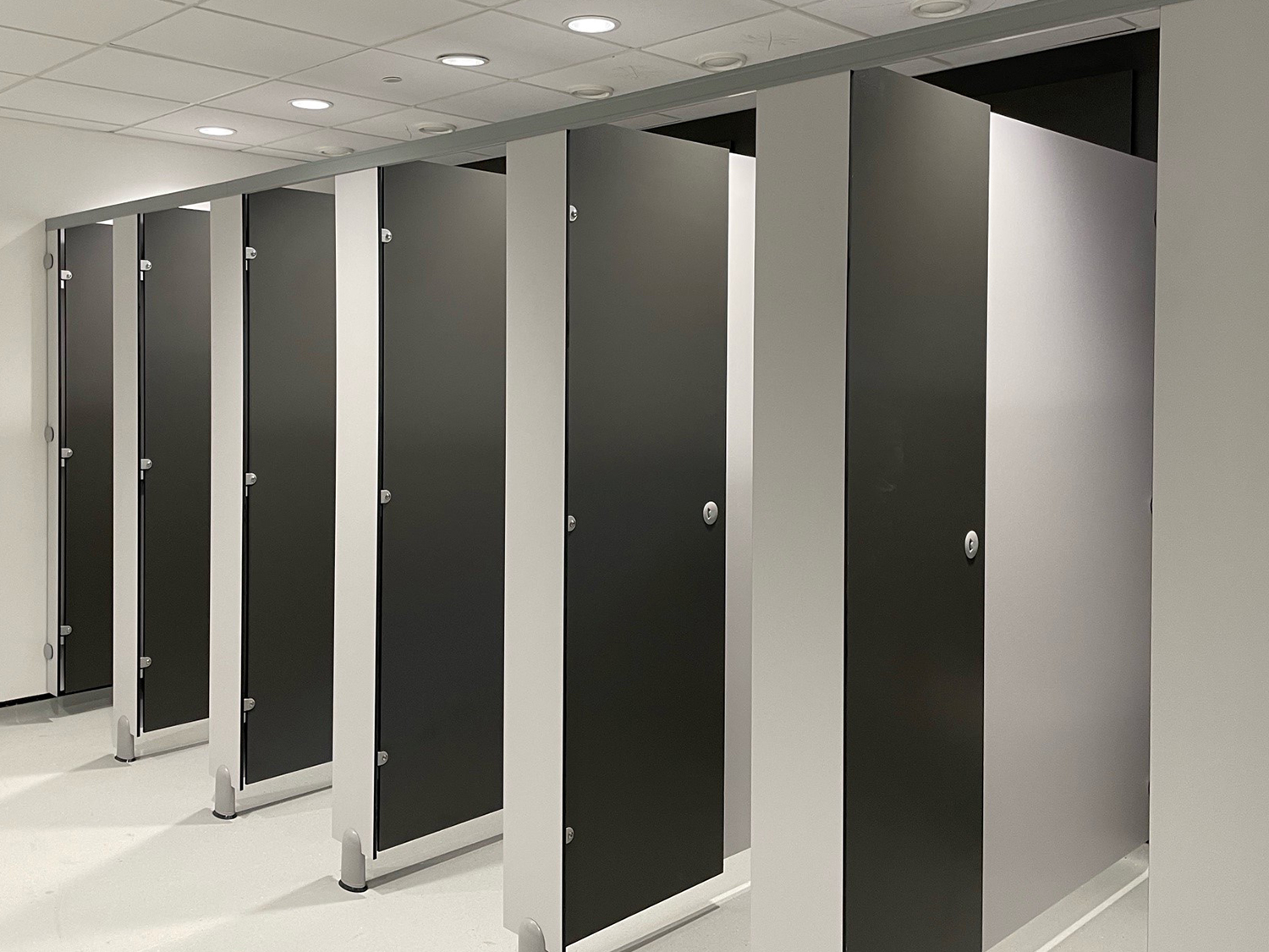Venesta Washrooms Toilet Cubicles Award Case Study Fulham Boys