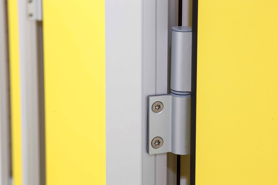 venesta-washrooms-toilet-cubicles-fusion-hinge-denbigh-leisure-centre1