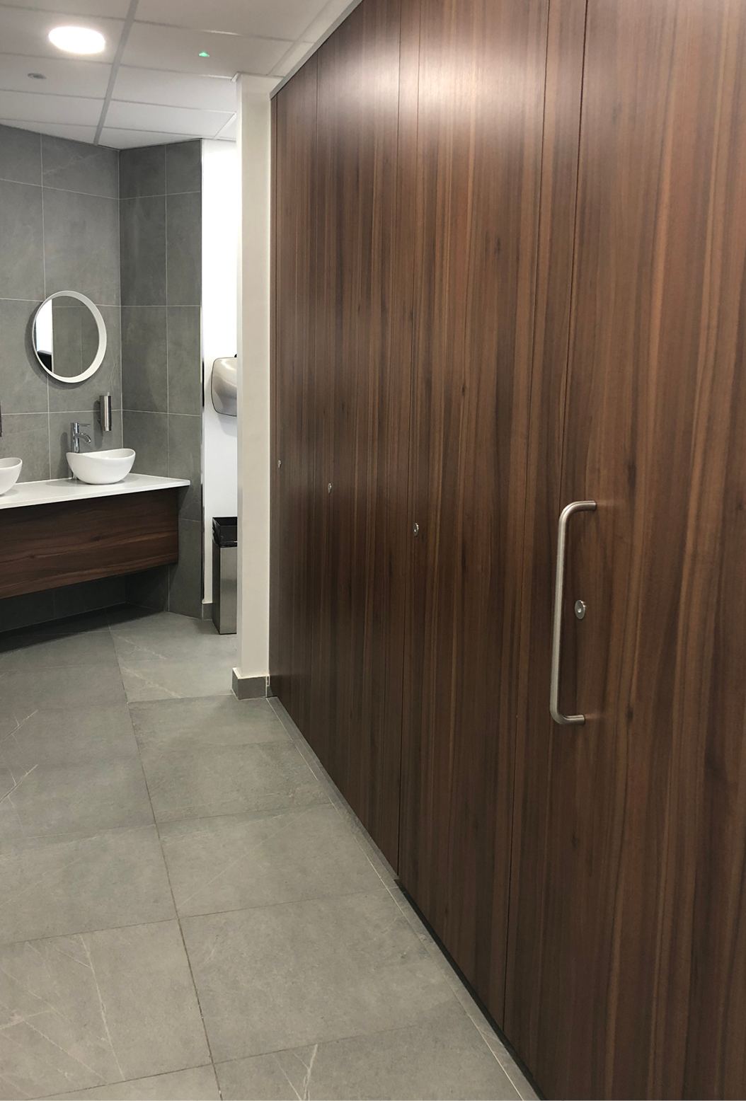 Venesta Washrooms Toilet Cubicles Ips Vepps Office Washroom Renovation10