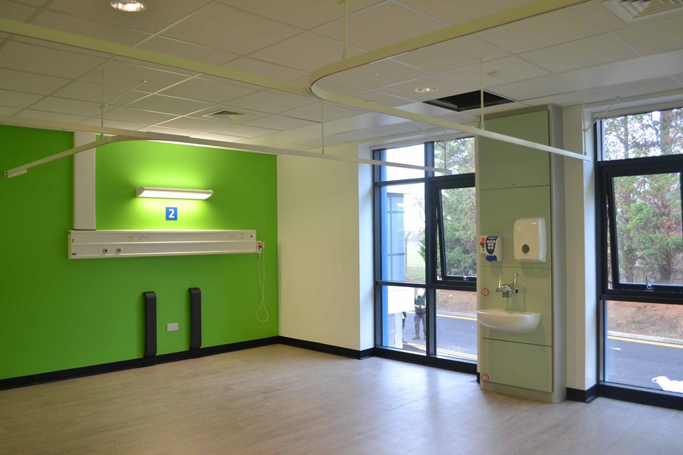 venesta-washrooms-vepps-healthcare-ips-panelling-boxed-out-unit-ward-queen-elizabeth-hospital1