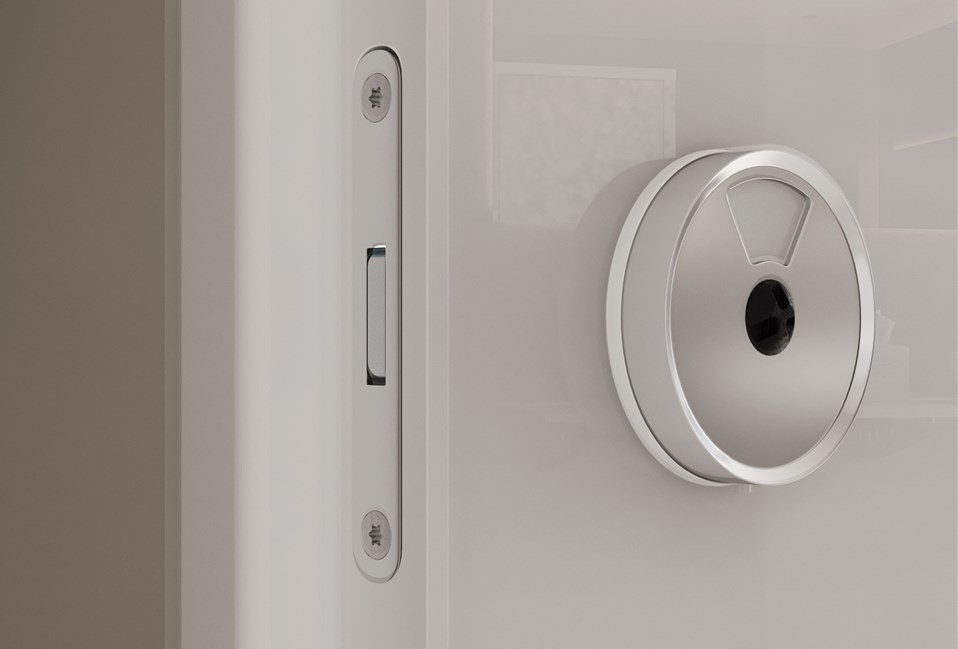 venesta-washrooms-premium-luxury-toilet-cubicle-sahara-glass-mortice-lock