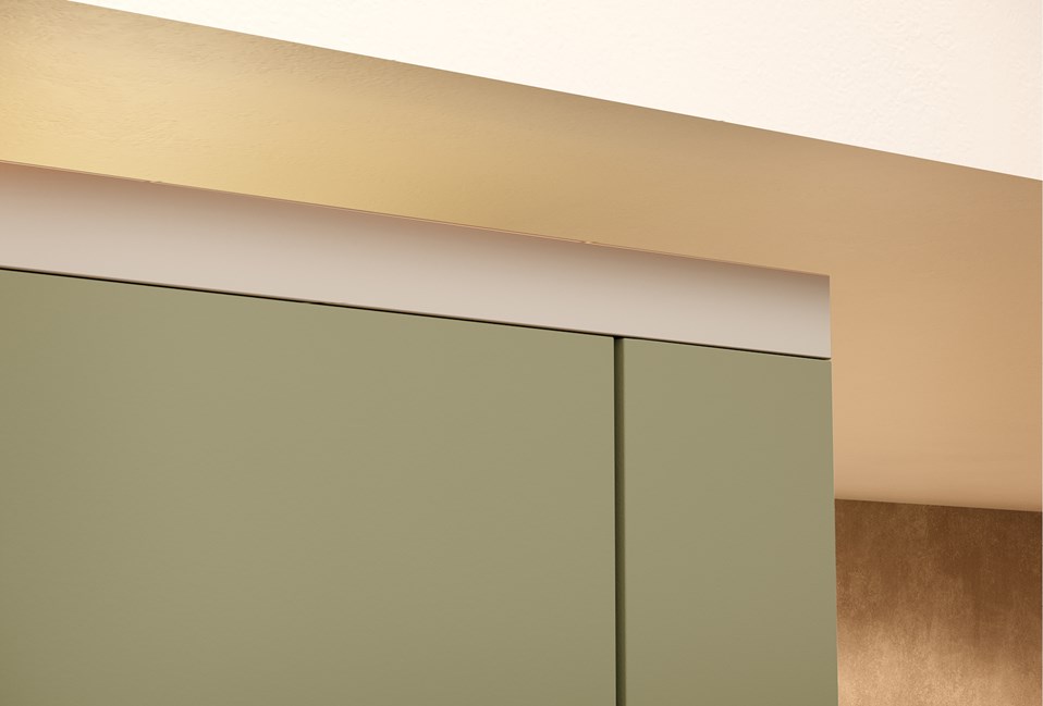 venesta-washrooms-toilet-cubicles-infinite-full-height-with-headrail-close-up-headrail