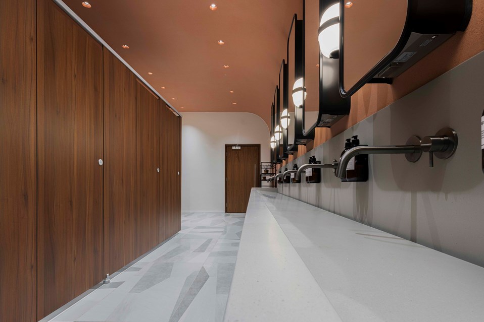 venesta-washrooms-toilet-cubicles-unity-capital-one-head-office3