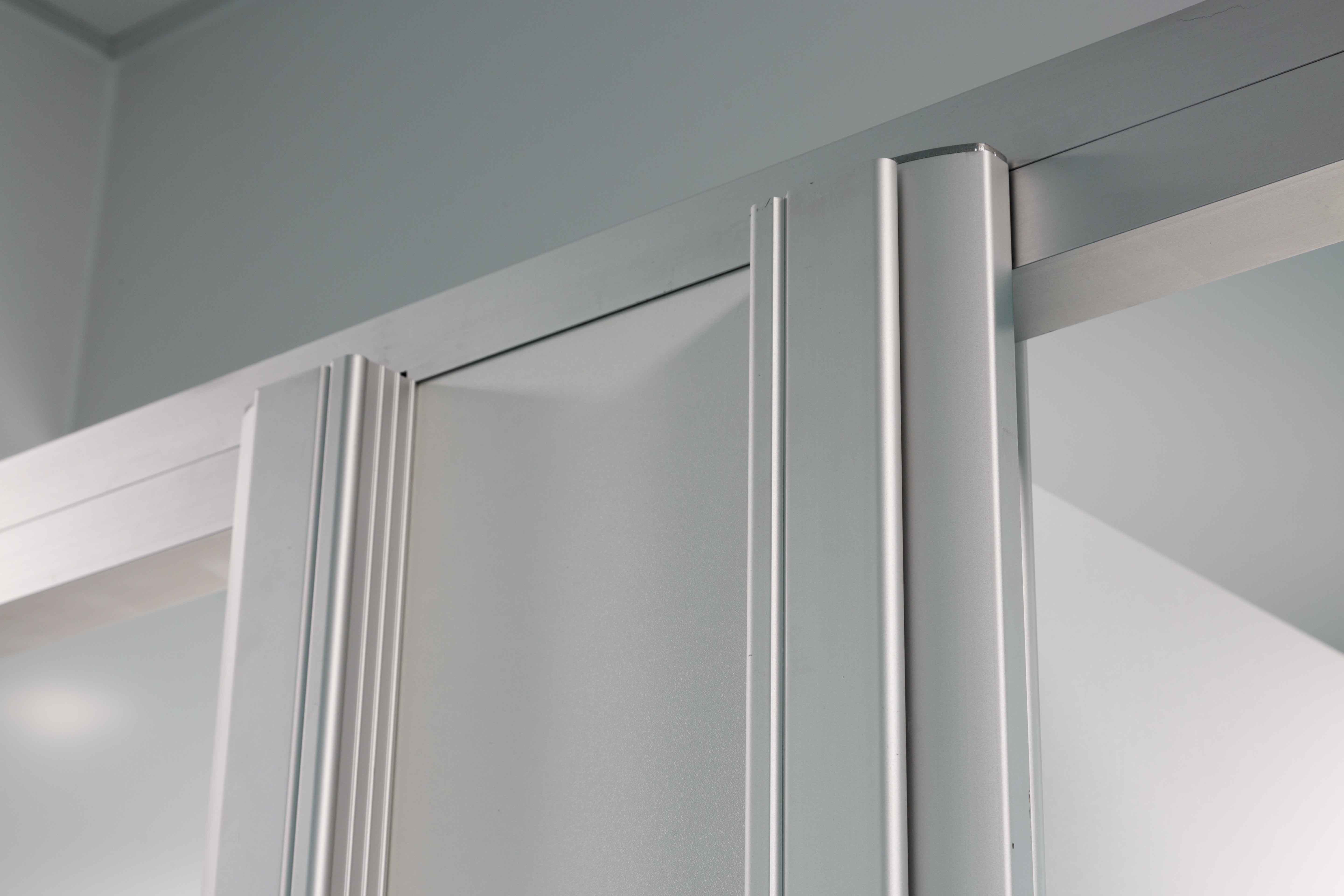venesta-washrooms-toilet-cubicles-system-m-pilaster-derriford-hospital1