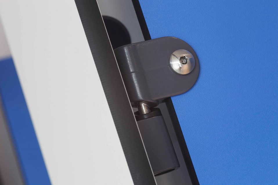 venesta-washrooms-toilet-cubicles-award-hinge-francis-holland-school1