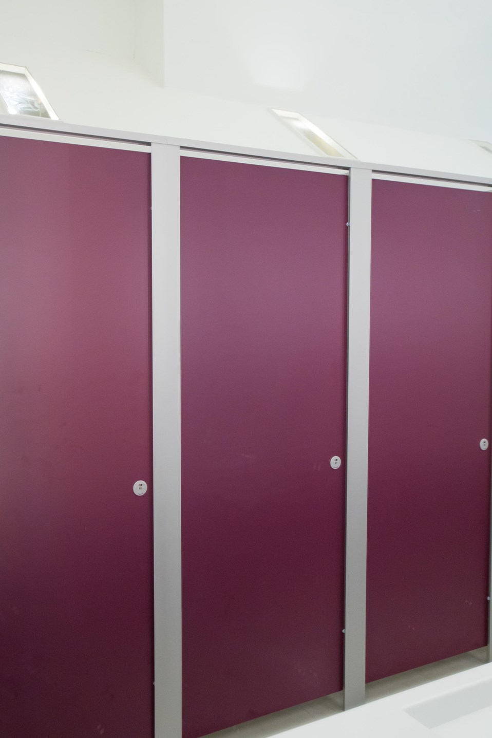 venesta-washrooms-toilet-cubicle-cubicles-fusion-dover-castle1