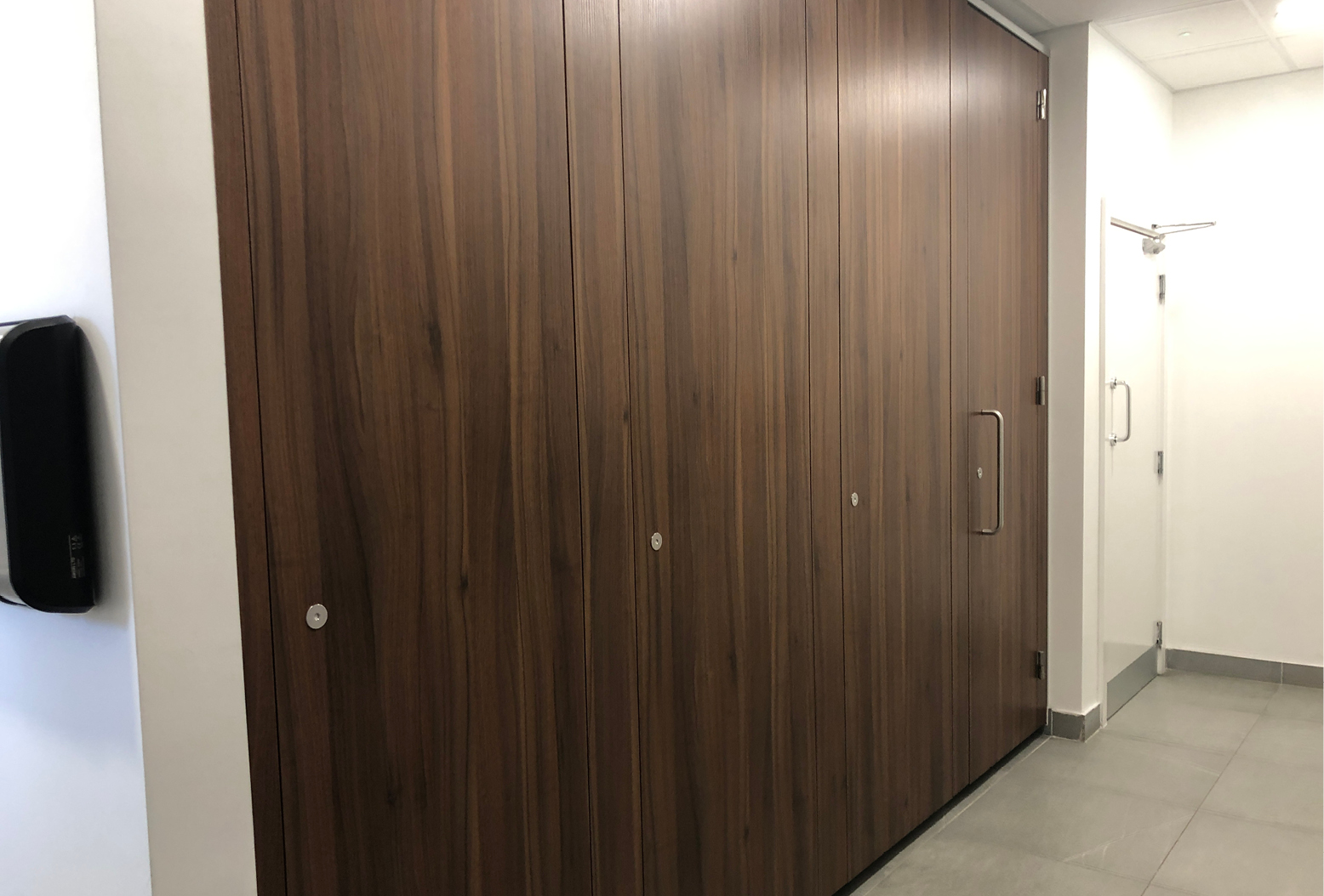 Venesta Washrooms Toilet Cubicles Ips Vepps Office Washroom Renovation3