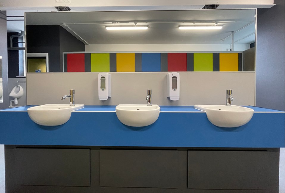 venesta-washrooms-toilet-cubicles-ips-wimbledon-chase-primary-school-10