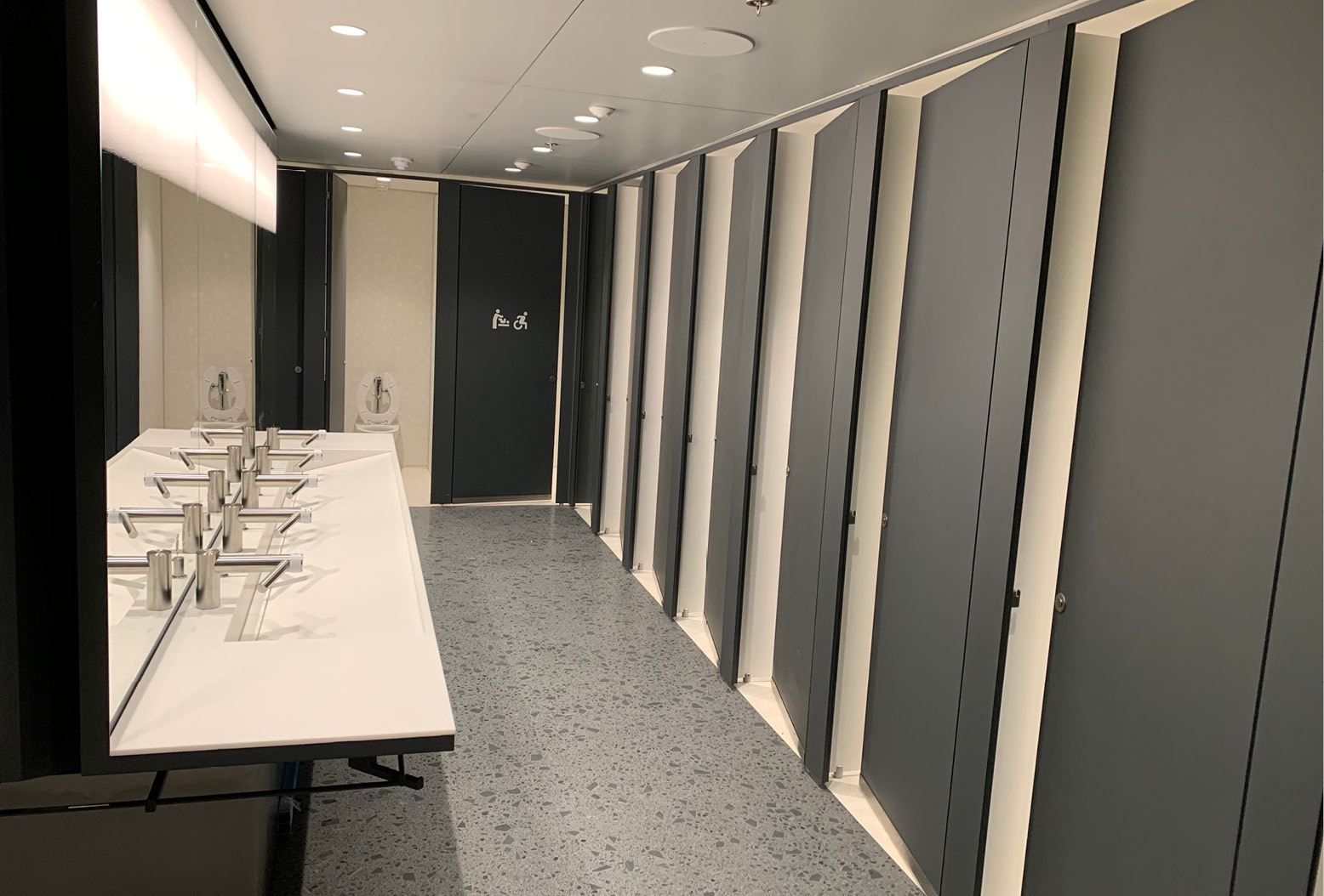 Venesta Washrooms Toilet Cubicles Ips Moma New York3