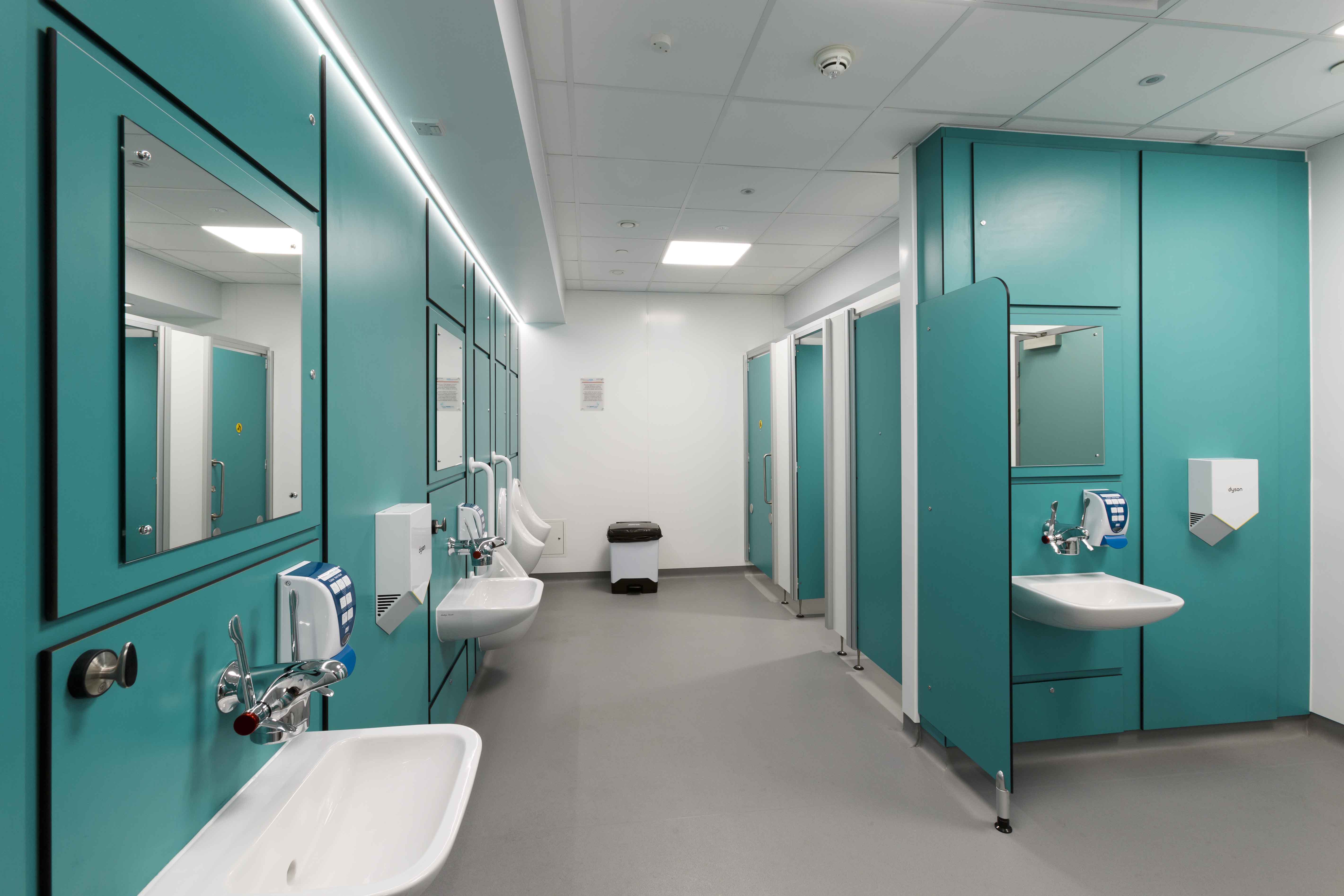 venesta-washrooms-toilet-cubicles-system-m-derriford-hospital1