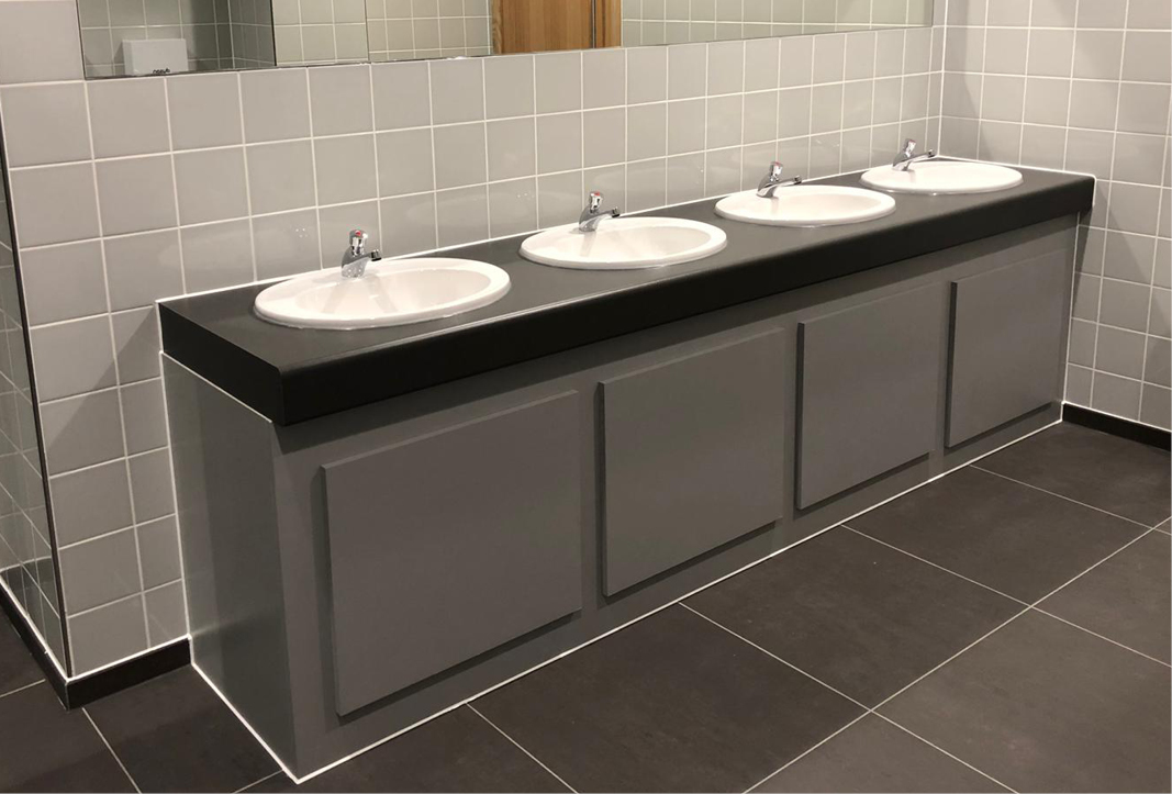 venesta-washrooms-case-study-rolls-royce-derby-vanity-units2