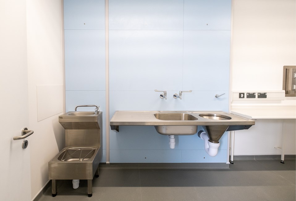 Venesta Washrooms Ips Vepps Healthcare Hospital Cardigan Integrated Care Centre4