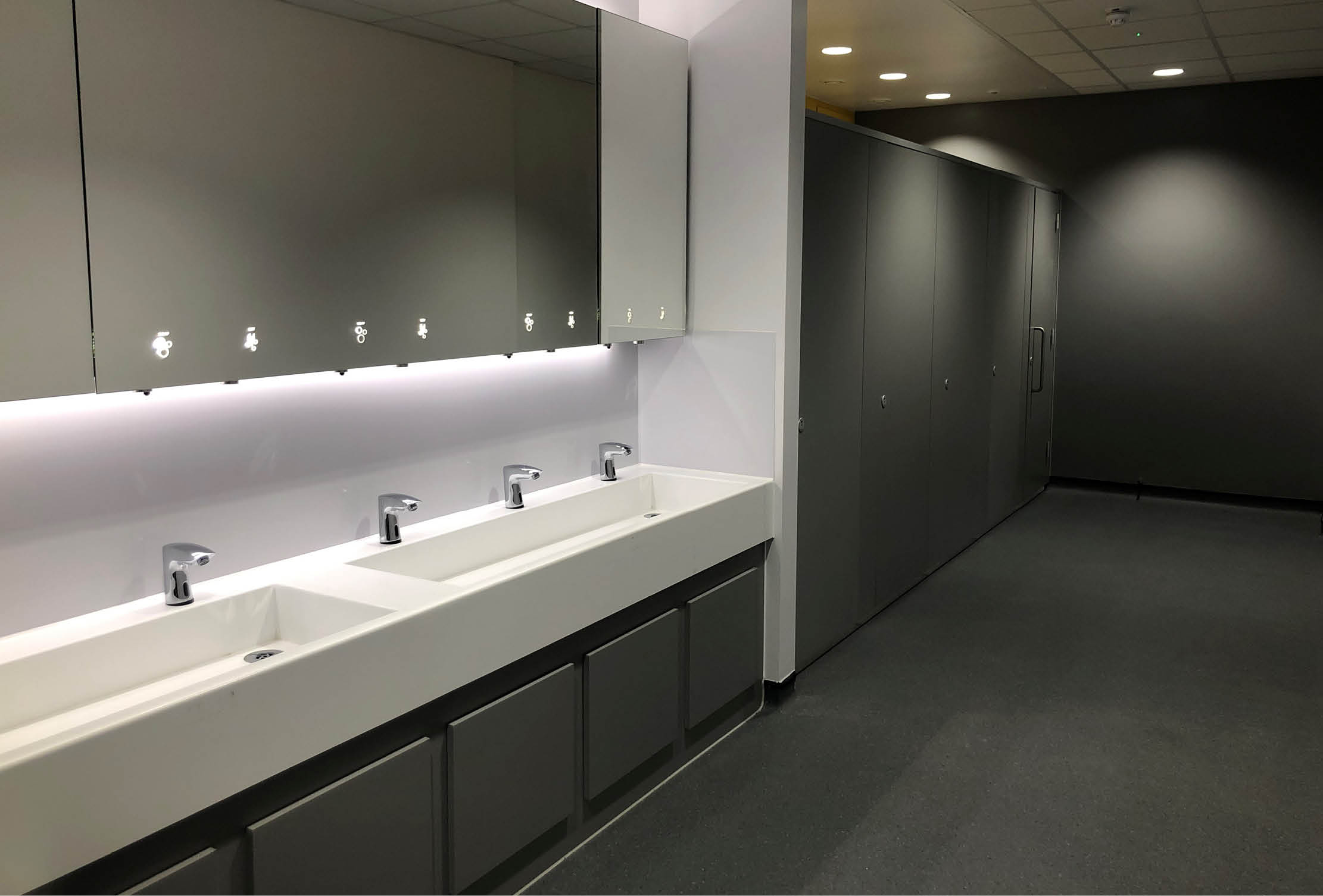 venesta-washrooms-case-study-oaklands-college-toilet-cubicles-unity-solid-surface-washtroughs2