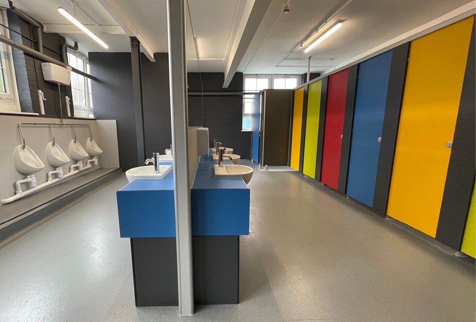 venesta-washrooms-toilet-cubicles-ips-wimbledon-chase-primary-school-11