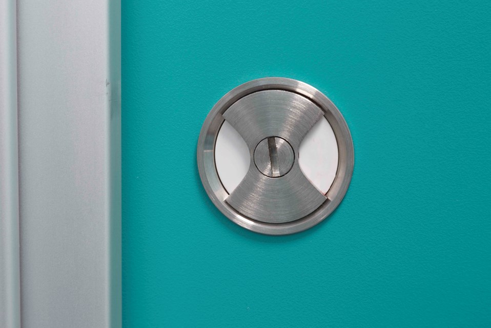 venesta-washrooms-toilet-cubicles-system-m-indicator-bolt-derriford-hospital