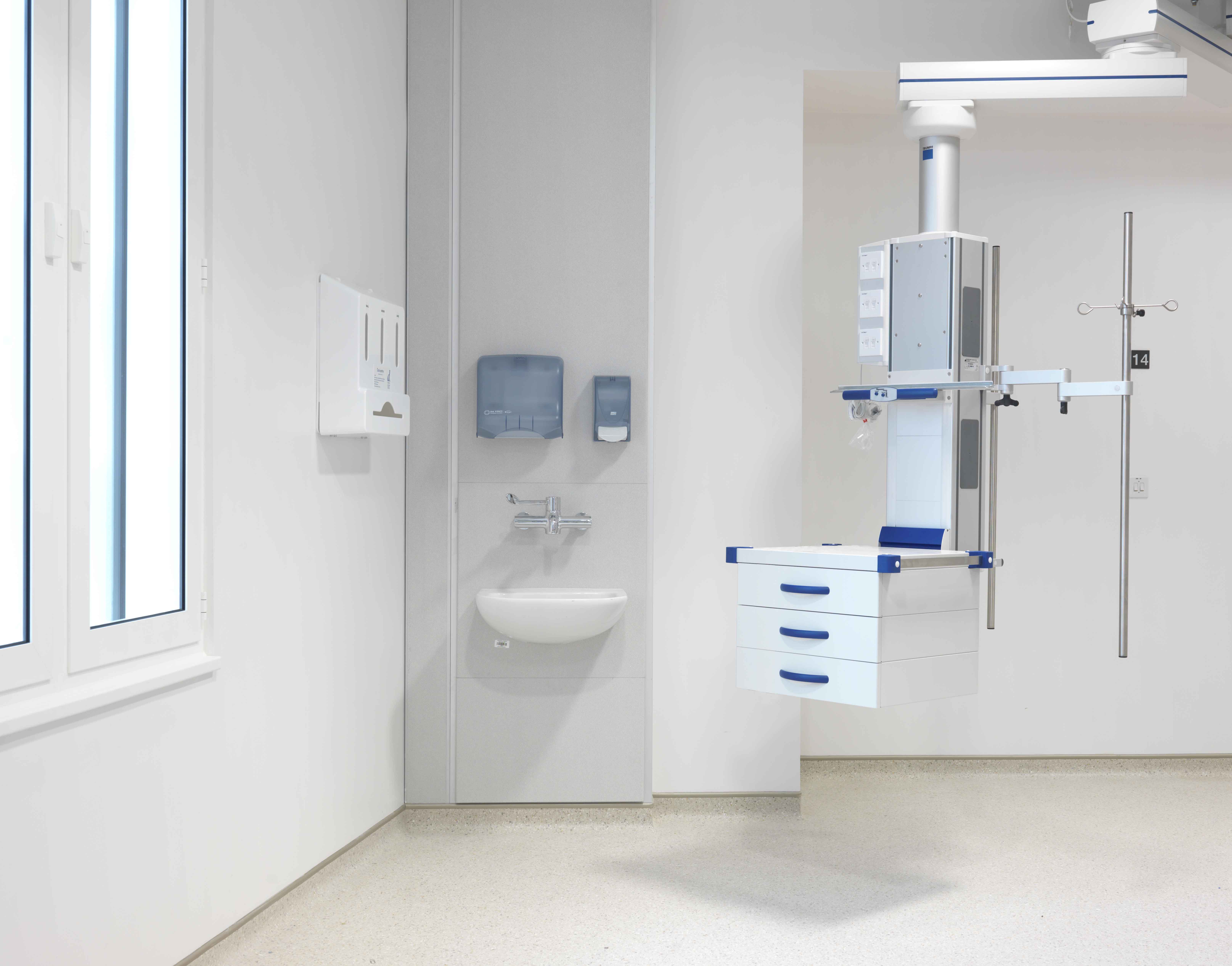 venesta-washrooms-vepps-healthcare-boxed-out-unit-royal-london-hospital2