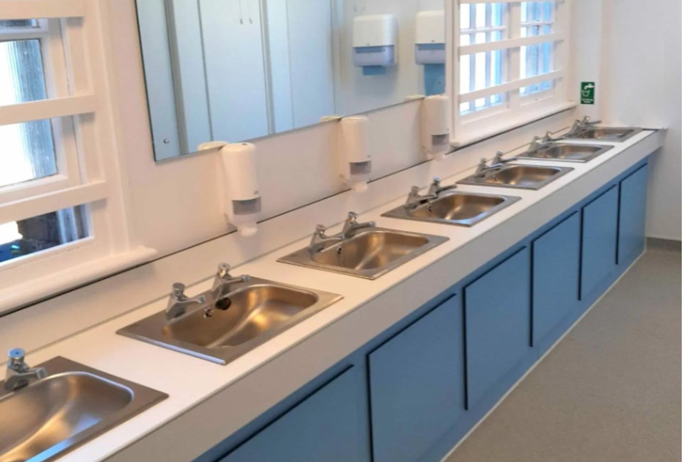venesta-washrooms-commercial-eton-college1