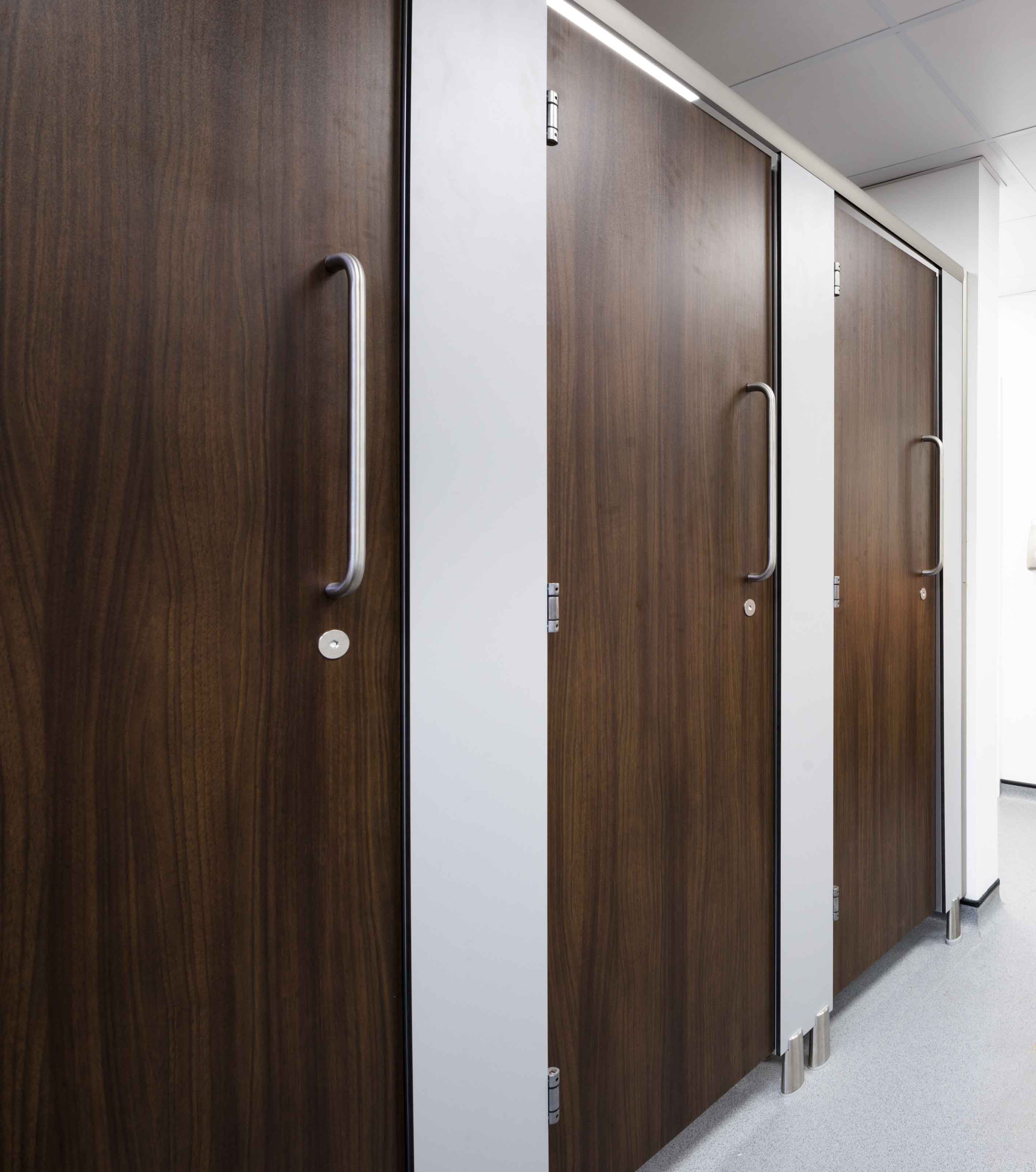 venesta-washrooms-toilet-cubicles-quantum-birmingham-museum-art-gallery1