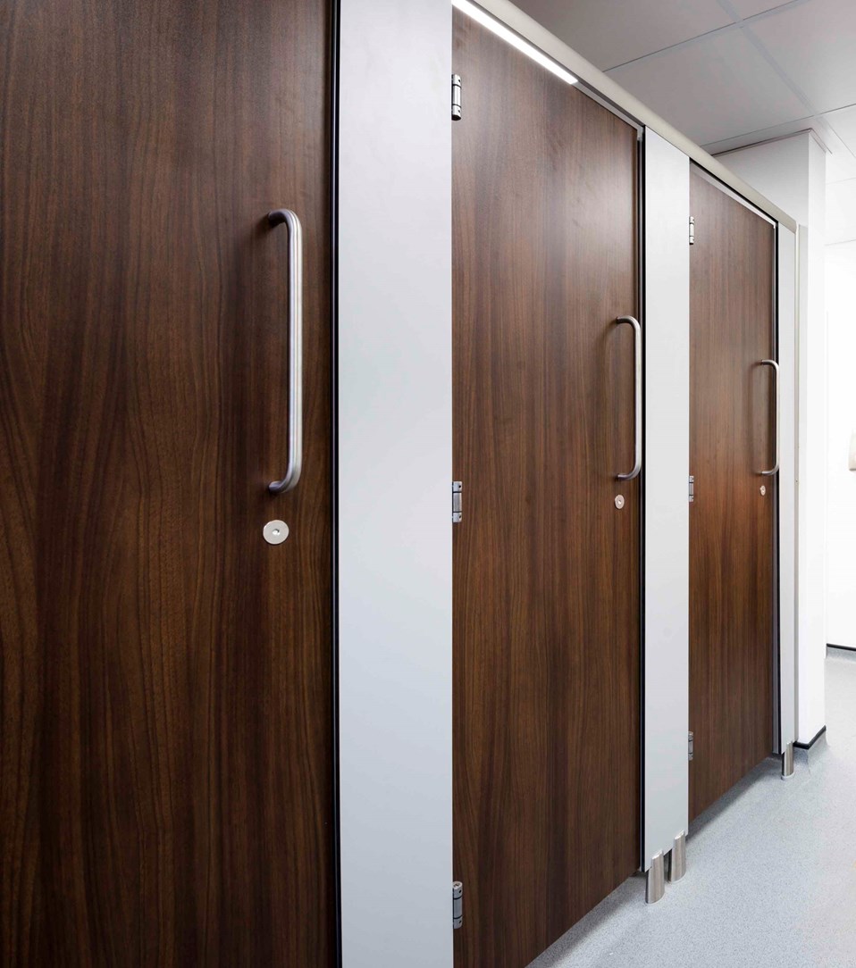 venesta-washrooms-toilet-cubicles-quantum-birmingham-museum-art-gallery1