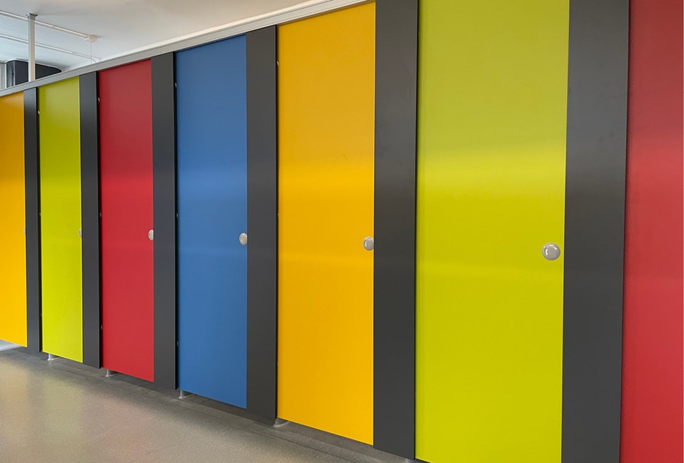 venesta-washrooms-toilet-cubicles-ips-wimbledon-chase-primary-school